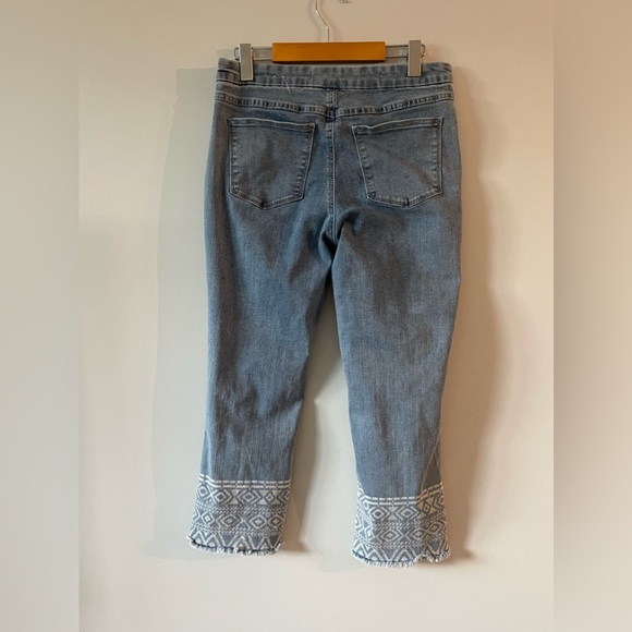 Tribal Audrey mid rise straight capri with embellished hem - Picture 3 of 4